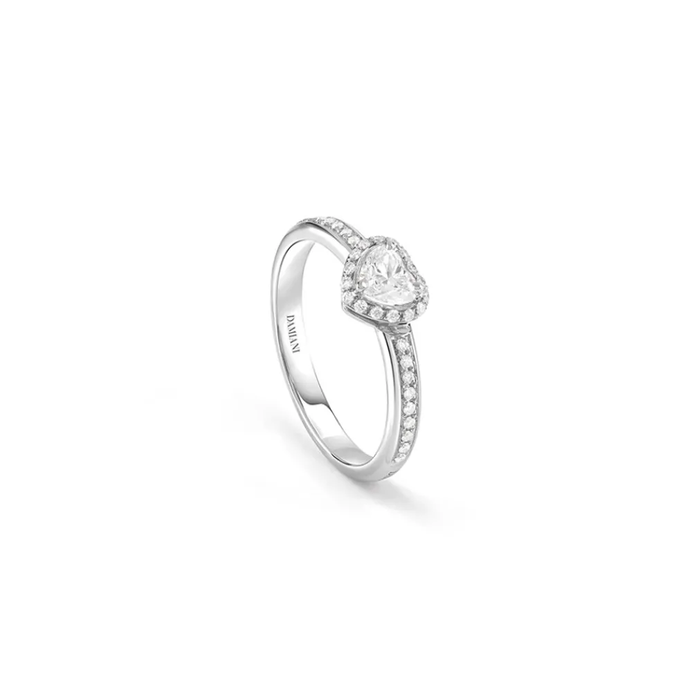 anello_damiani_in_oro_bia_0-8.webp DAMIANI Anello in oro bianco e diamanti 20091139 Minou fidanzamento classica iconica taglio cuore