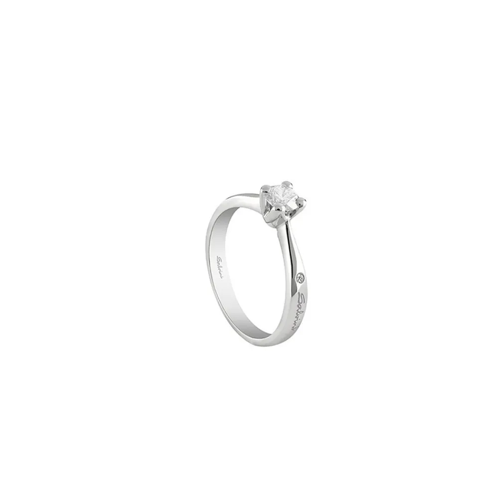 anello_solitario_salvini__0-9.webp SALVINI Anello solitario in oro bianco con diamanti ref. 20067675